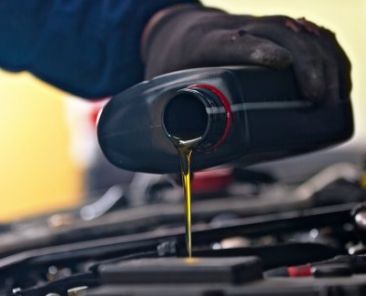Autószerviz tudnivalók-milyen gyakran van szükség olajcserére?