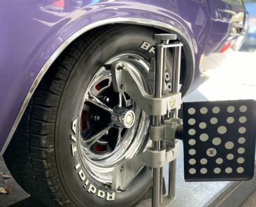 A futómű beállítás fontossága, avagy a dőlés szerepe és hatásai