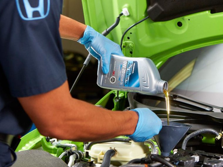 Hogyan őrizzük meg az autónk garanciáját a szervizkönyv helyes vezetésével?