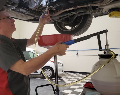 Hogyan zajlanak az automata váltó olajcsere lépései?